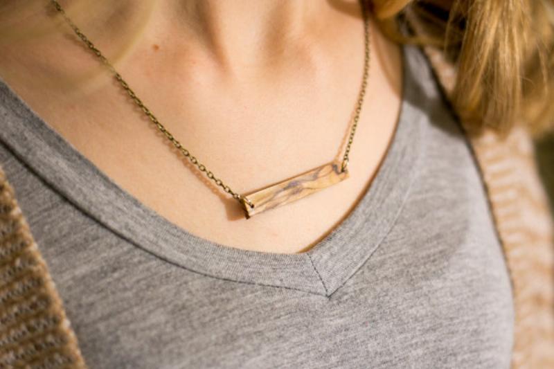 DIY Gift Time: How to Make a Simple Necklace from Scrap Wood and Basic Tools - ManMade DIY
