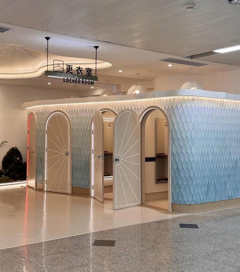 tropical-airport-has-a-bunch-of-changing-rooms-for-guests-v0-tjr7ag0kqpsf1