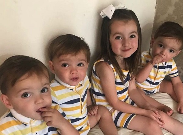 40 Trillizos Idénticos 11 40 Trillizos Idénticos 11