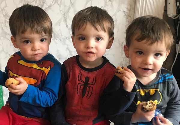 40 Trillizos Idénticos 13 40 Trillizos Idénticos 13