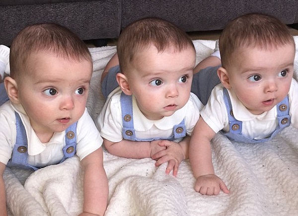 40 Trillizos Idénticos 9 40 Trillizos Idénticos 9