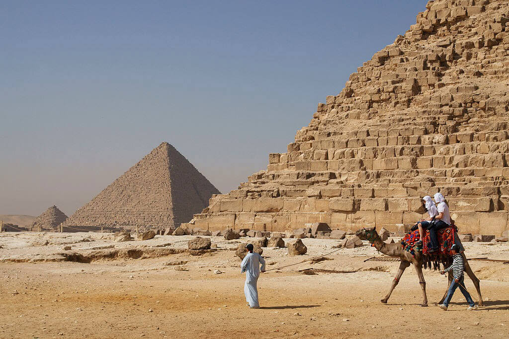 camel-in-front-of-pyramid-46981-38942.jpg