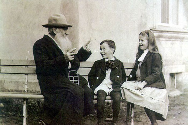 tolstoy-87191.jpg