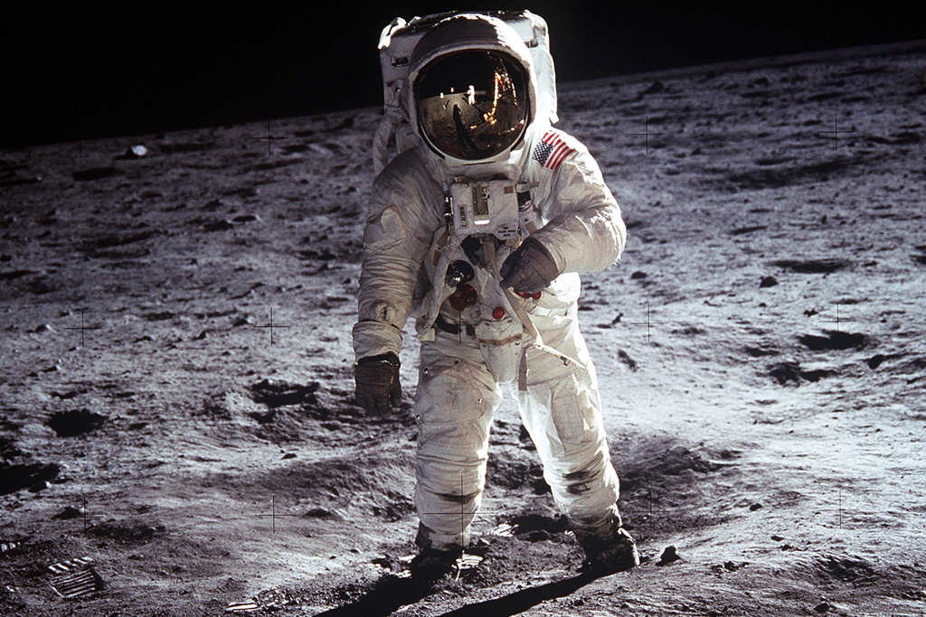 buzz aldrin on the moon claimed for freemasons