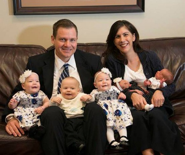 10 Renov Adoptar Trillizos 25