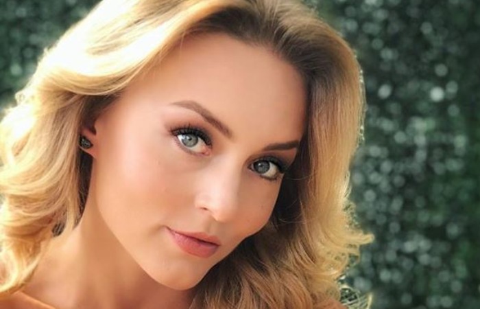 angelique-boyer-selfie