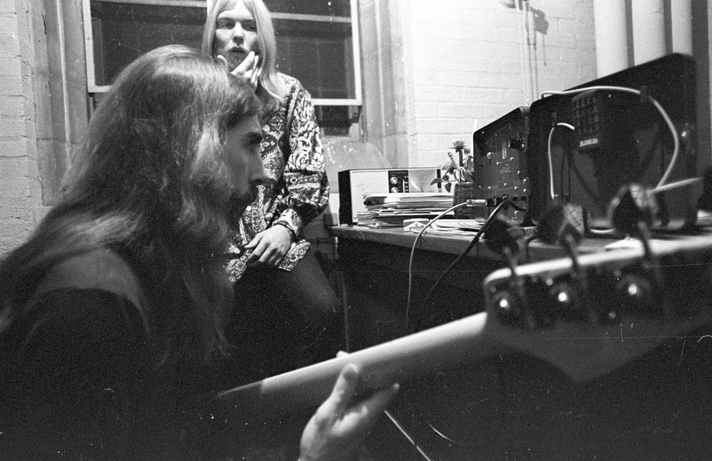 Berry Oakley- 73988017