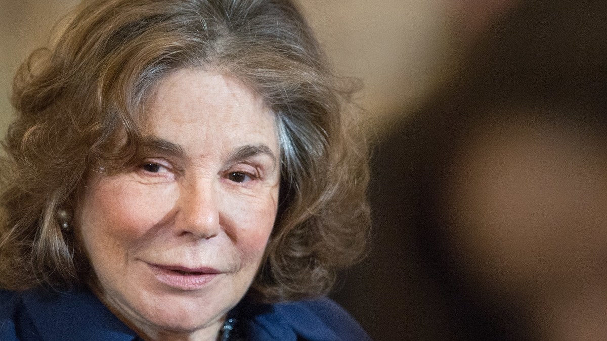 Teresa Heinz Kerry(L) attends a luncheon in honor of Prime Minister of Japan Shinzo Abe held by her husband US Secretary of State John Kerry and US Vice-President Joe Biden April 28, 2015 at the US Department of State in Washington, DC.