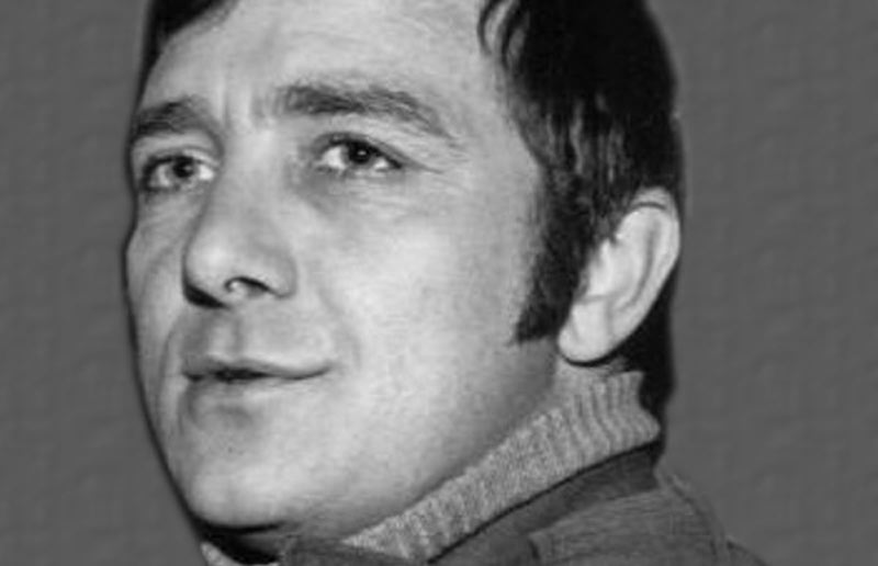 dawson stopped his kissing