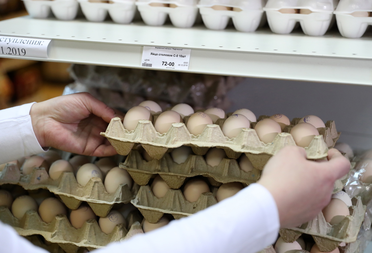 Dozen egg cartons for sale at a shop in Russia