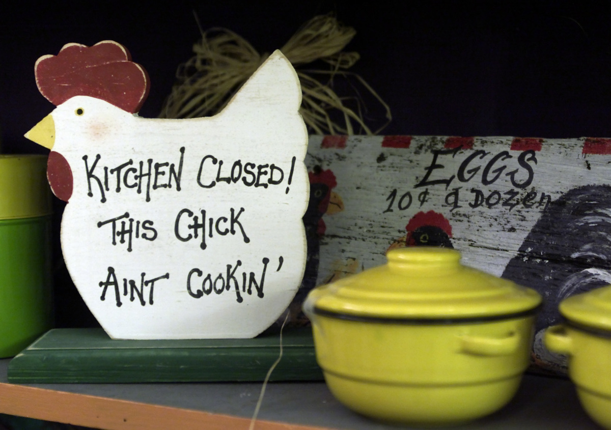 istressed furniture, birdhouses and other country items for the kitchen