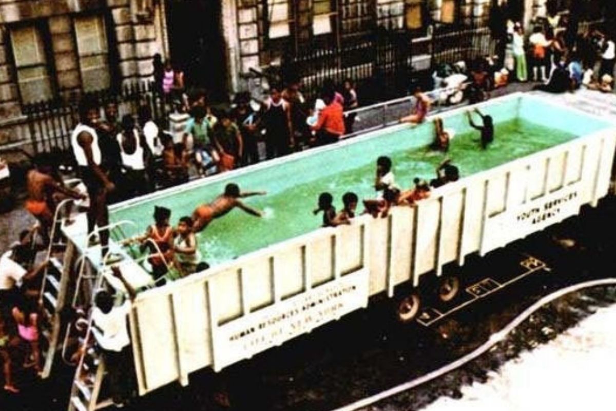 swimmmobile pool in shipping container
