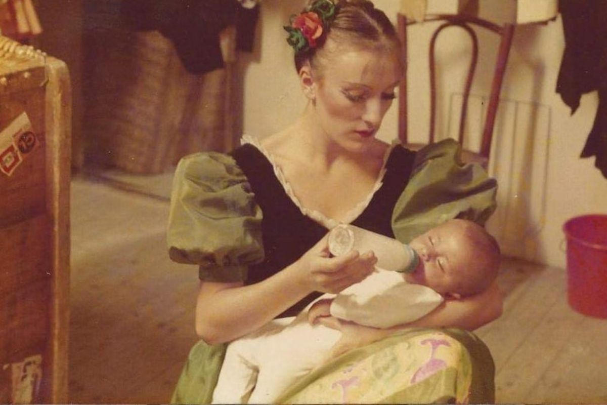 mom bottle feeding babies