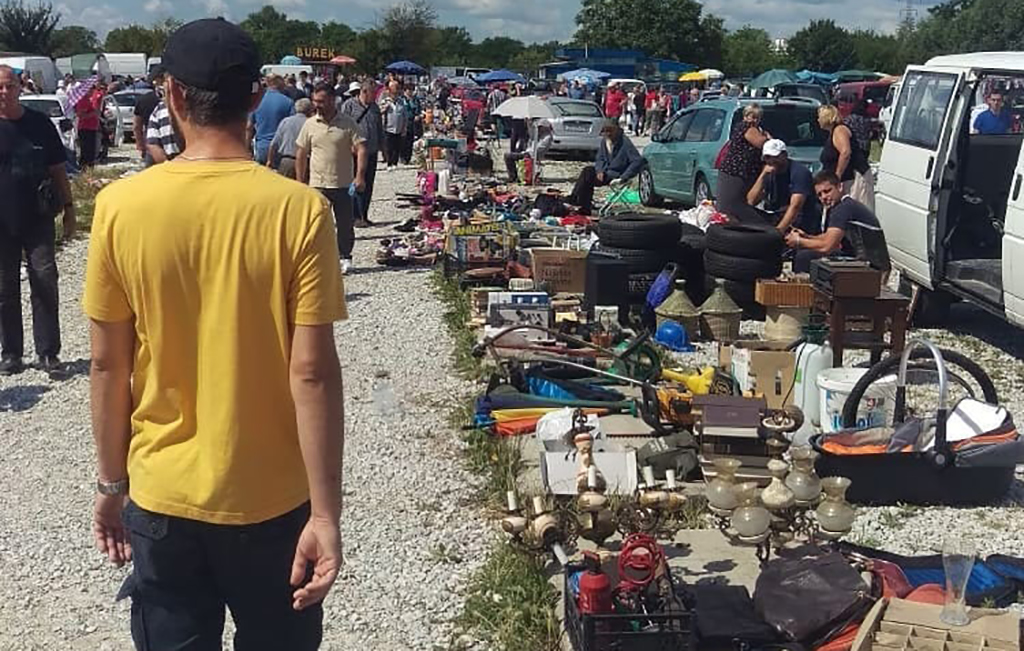 People at the flea market 
