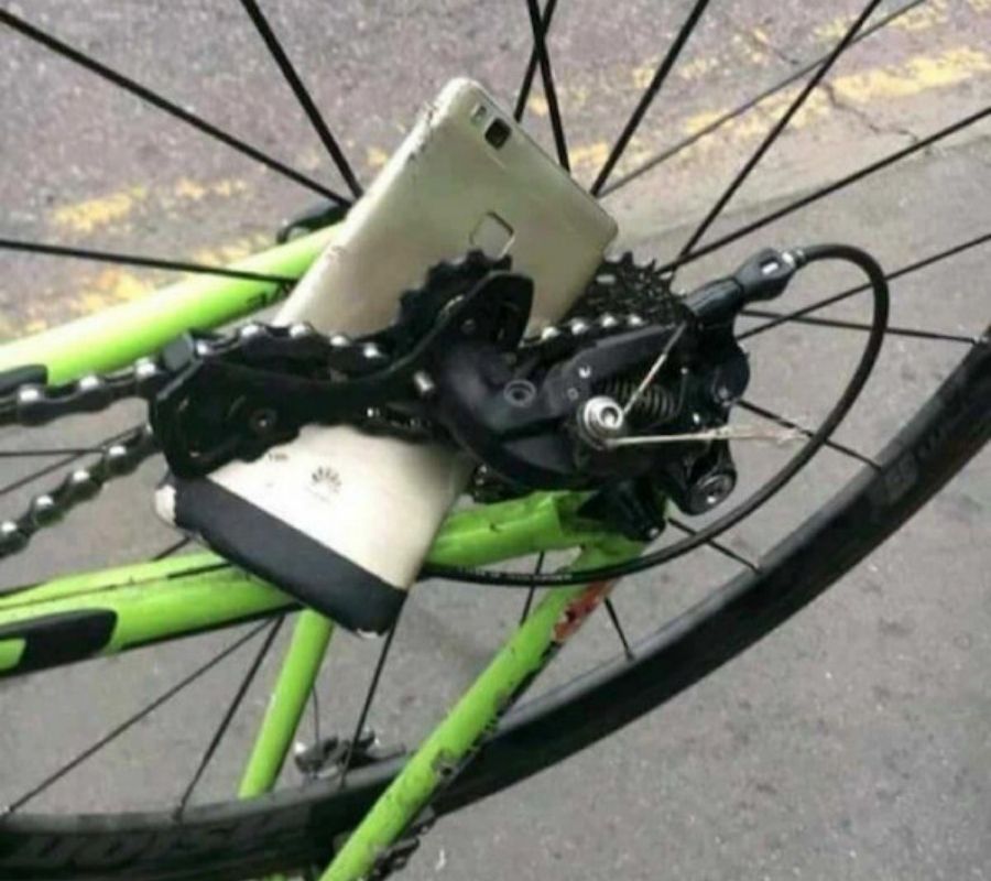 someone dropped their phone in a bike chain while riding