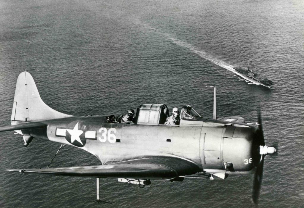 Flying Douglas SBD Dauntless 