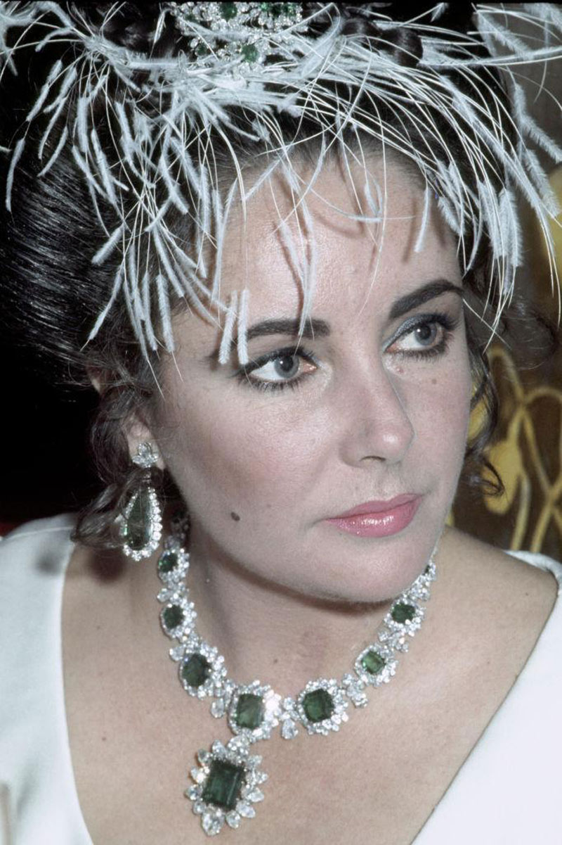 Bulgari emerald necklace