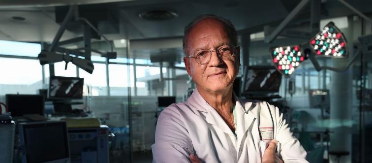 A doctor stands in a lab.