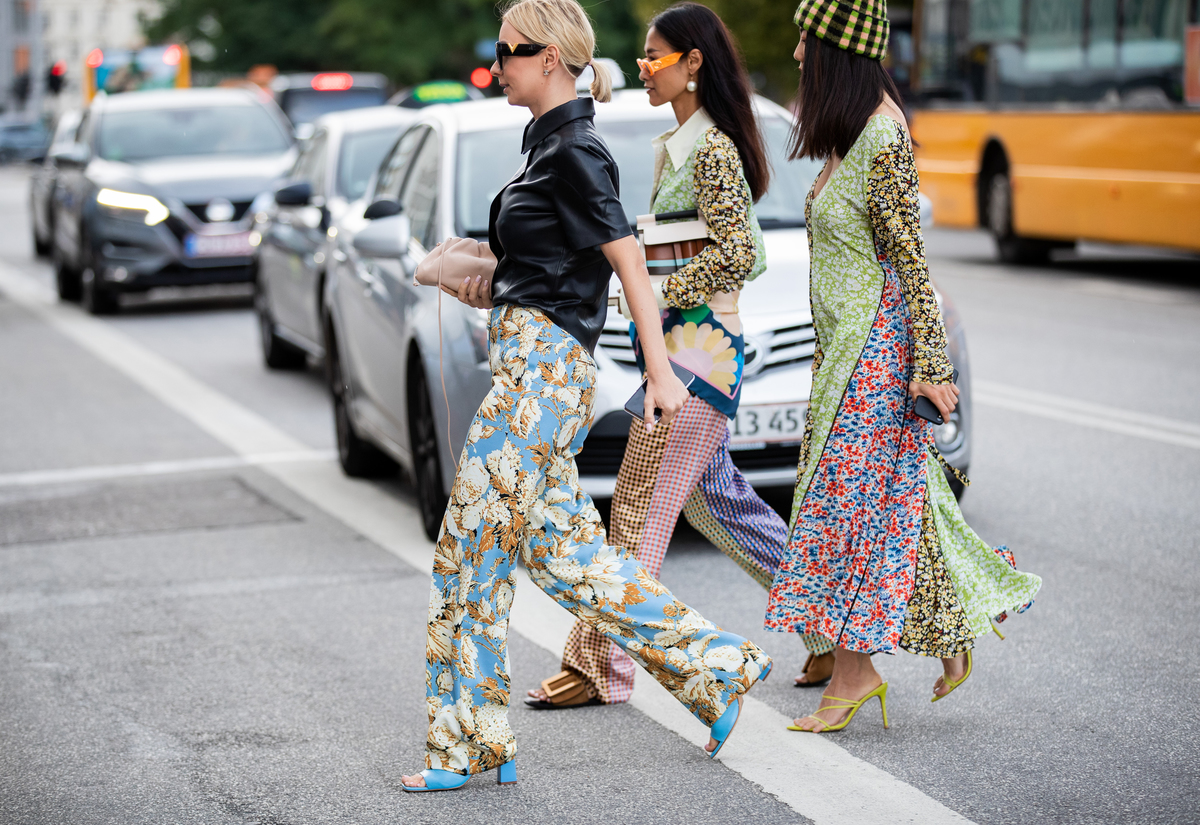 mismatching patterns - 1167084534 Guests of Copenhagen Fashion Week cross the street in clothes with mismatched patterns.