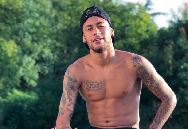 neymar-greenery-relaxing