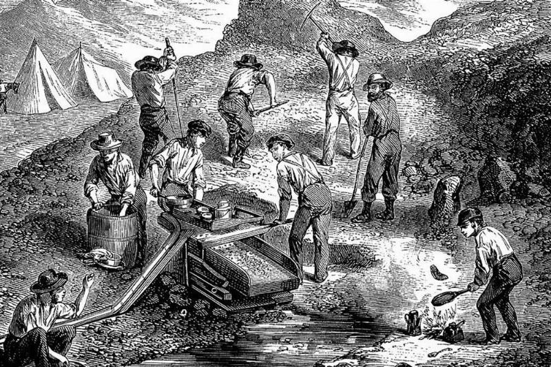 Men mining for gold 