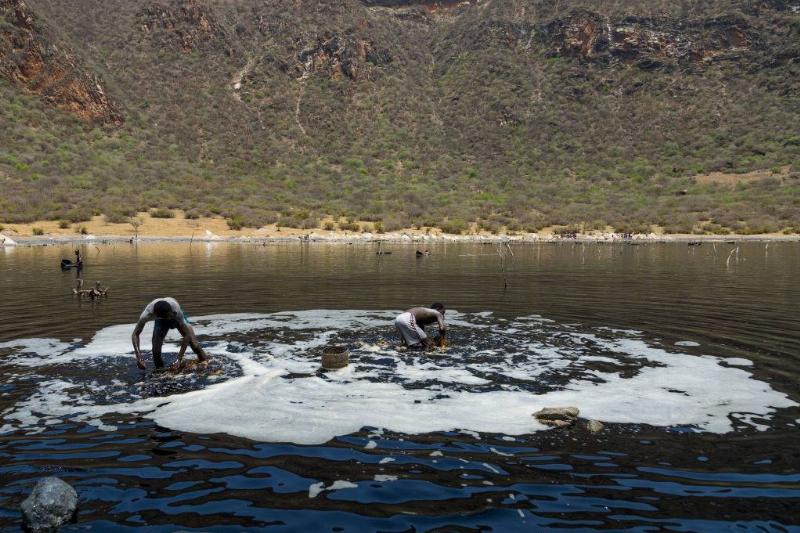 Divers collecting salt 