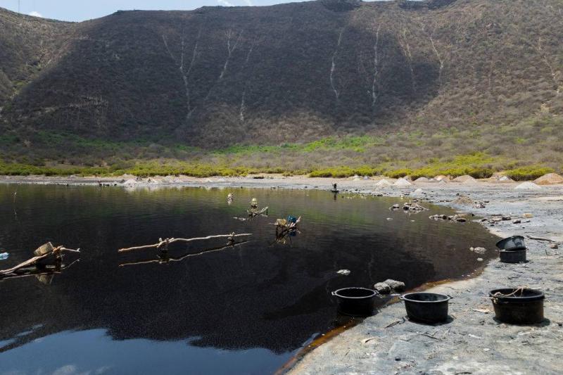 The edge of the lake 