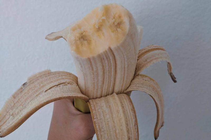a banana with three bananas in it 