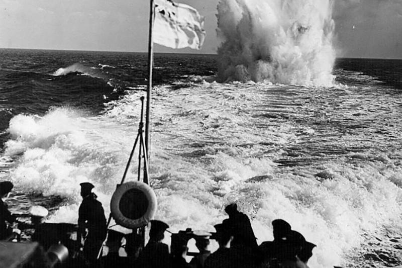 Explosion in the water 