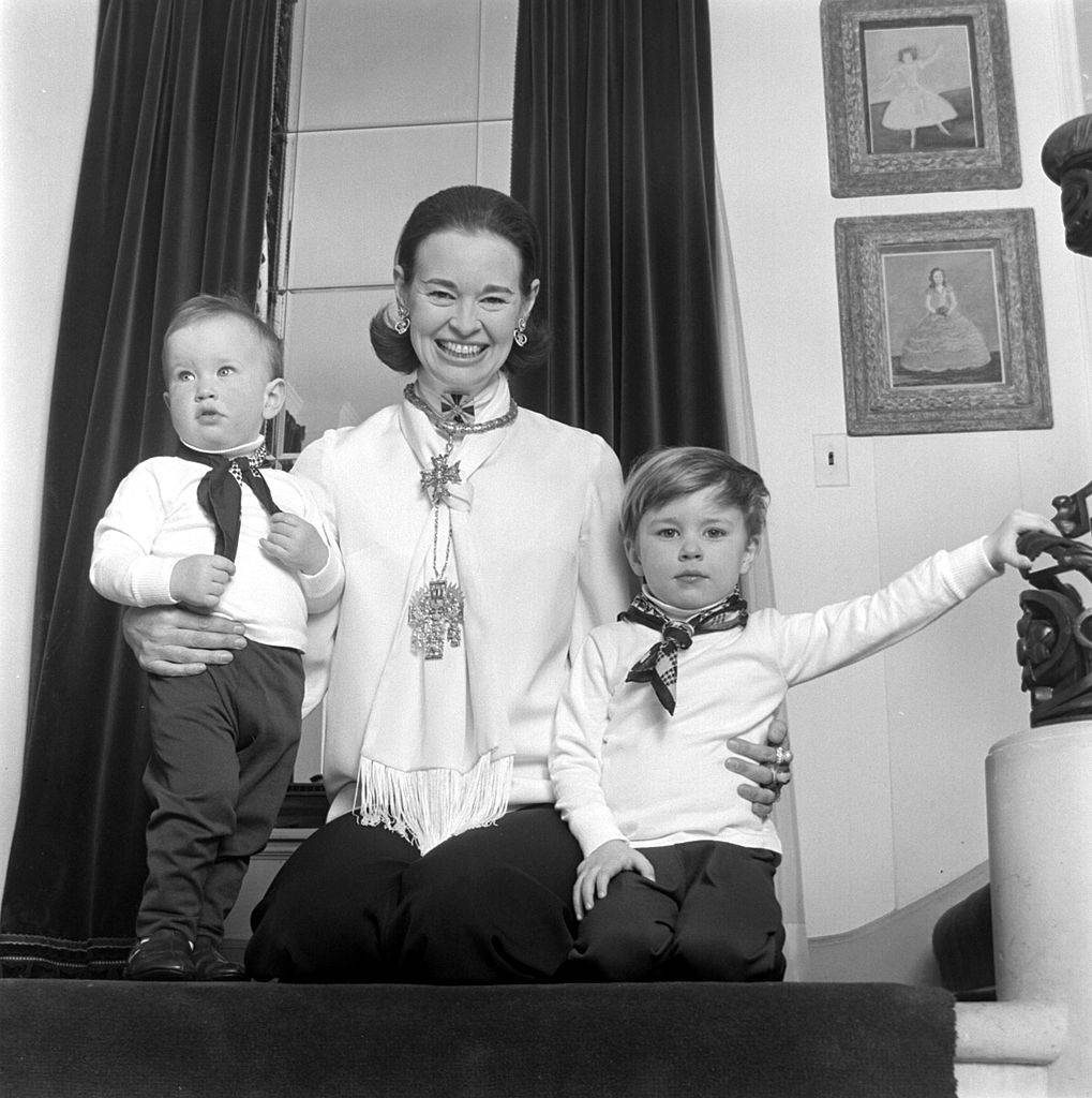baby anderson cooper with his mom and brother