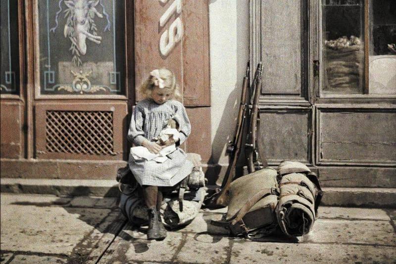 Girl-With-Equipment-13123-93164