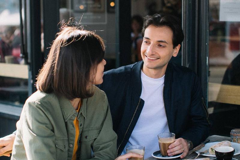 man-and-woman-having-breakfast-outside-a-coffee-shop