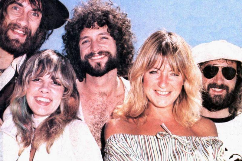 Photo of FLEETWOOD MAC; L-R: Mick Fleetwood, Stevie Nicks, Lindsey Buckingham, Christine McVie, John McVie.