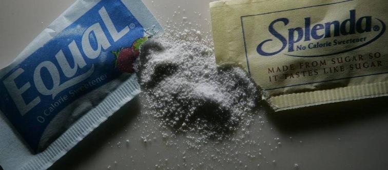 packets of artificial sweetener