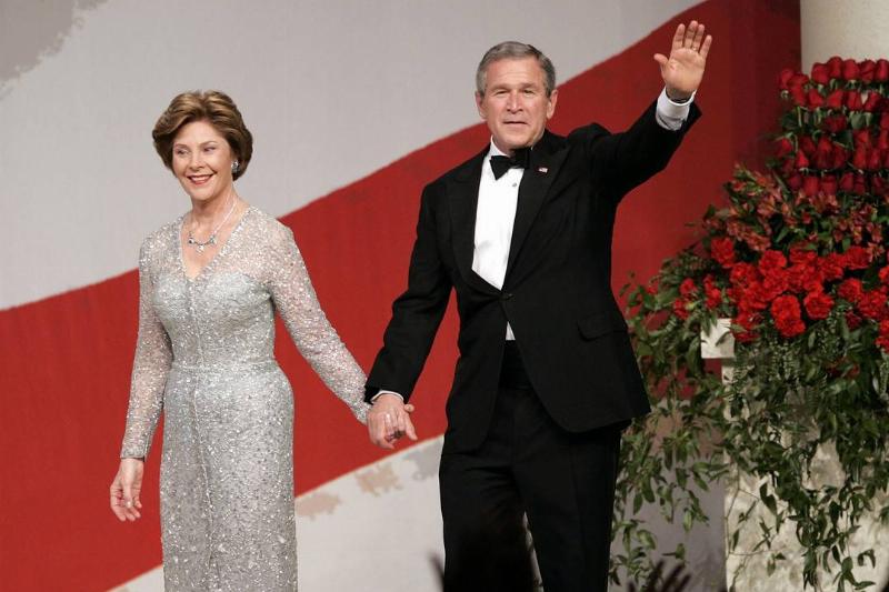 Laura second gown - 52040501 President George W. Bush and his wife Laura Bush arrive at the 2005 Inauguration Ball.