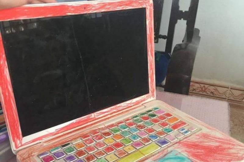 child colors laptop