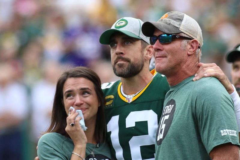 rodgers and fave brett favre and aaron rodgers