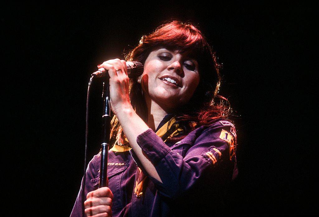 Linda Ronstadt performing on stage
