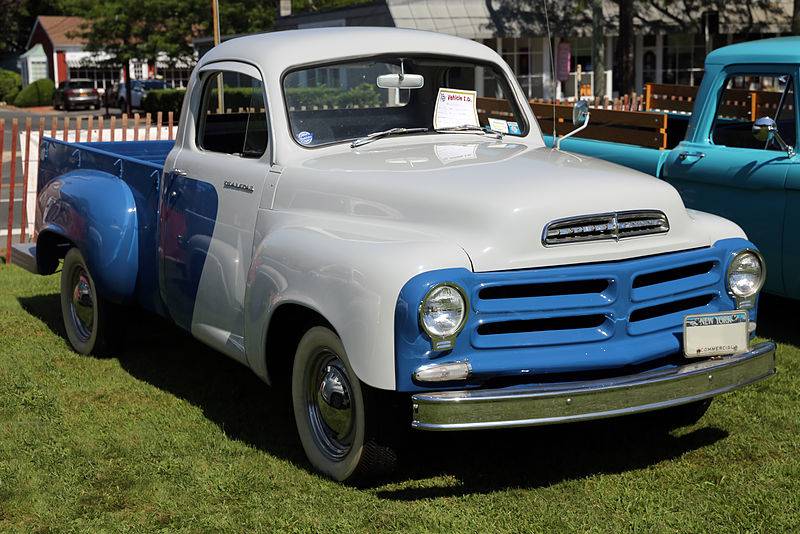 1956_Studebaker_2E7_pickup_two-tone