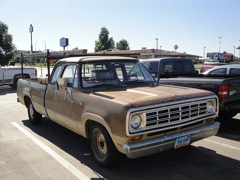 800px-Dodge_100_Club_Cab_Pick-Up_(7367251076)