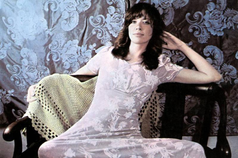 Carly-Simon-1971 Carly Simon posed on a chair circa 1971.