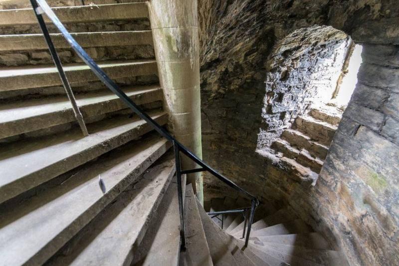 Spiral Staircases Went Clockwise For The Right-Handed Spiral Staircases Went Clockwise For The Right-Handed