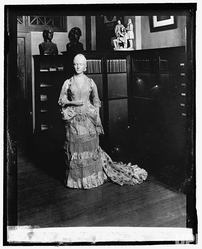 Abigail-Adams-to-Melania-Trump-First-lady-inaugural-gowns-through-history_24_1