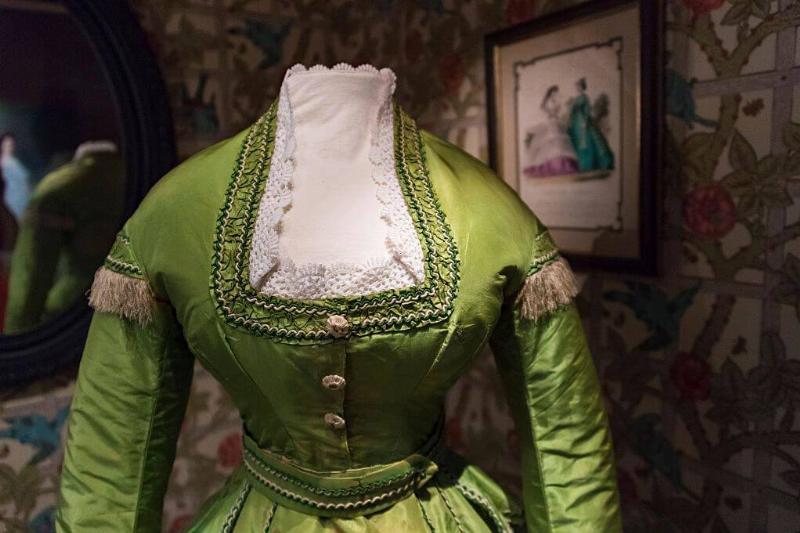 Bottle-Green Dresses Were Dyed With Arsenic Bottle-Green Dresses Were Dyed With Arsenic