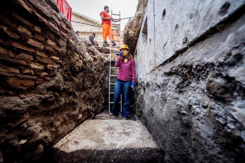 Woman in the sinkhole 