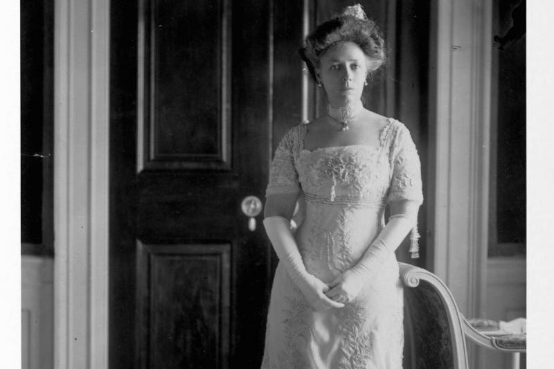 Helen Taft Bringing Out Her Signature Beads Helen Taft Bringing Out Her Signature Beads