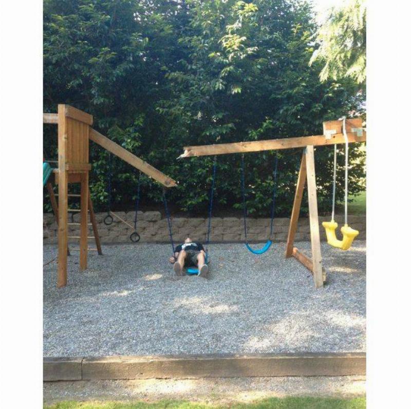 Hideout_TheWicked Reddit man falls off broken swing