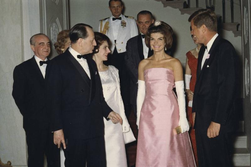Jackie-O Knows How To Serve A Look Jackie-O Knows How To Serve A Look