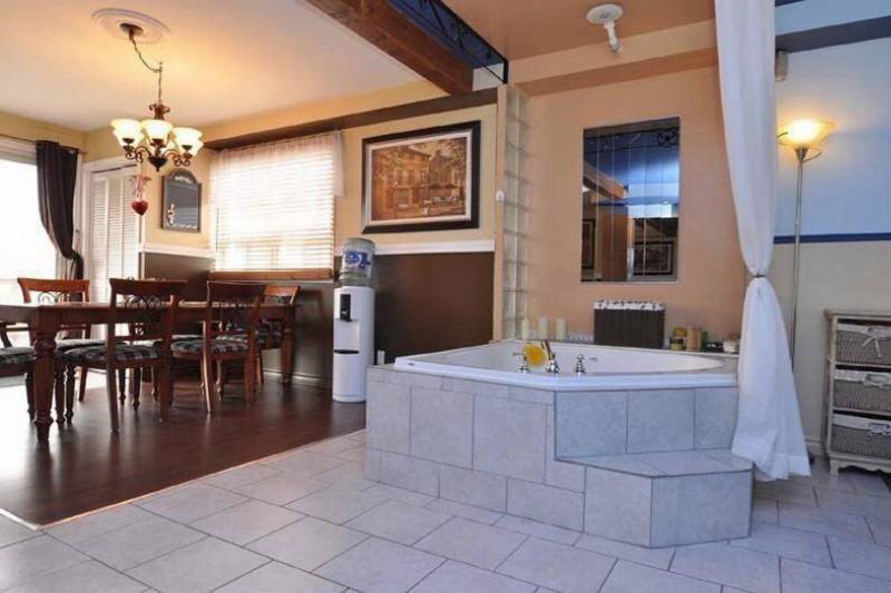 bath and kitchen with no dividing wall