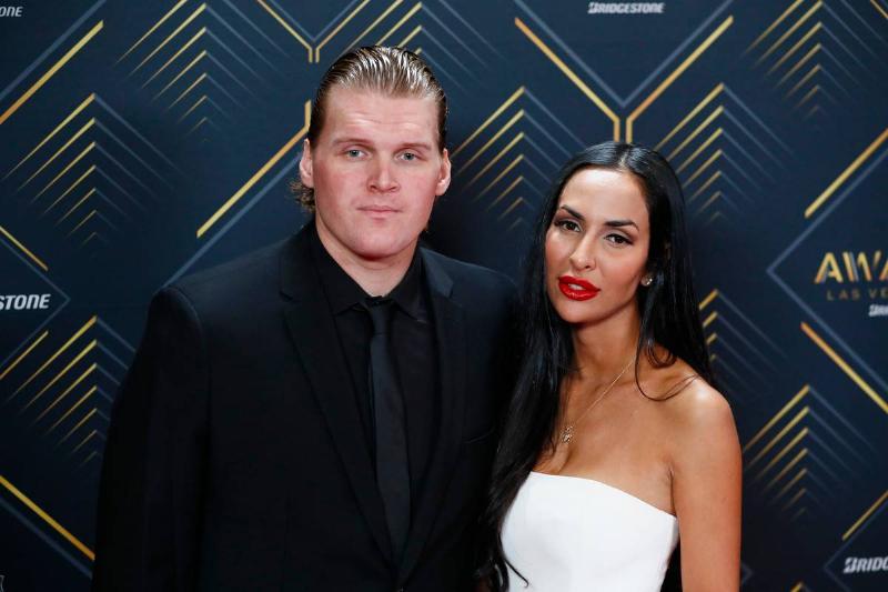 Donya and Robin pose as the 2019 NHL Awards.